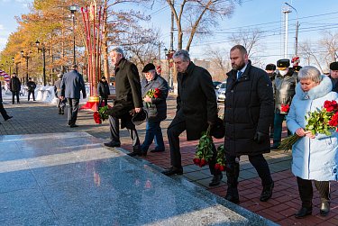 Слава защитникам Отечества!